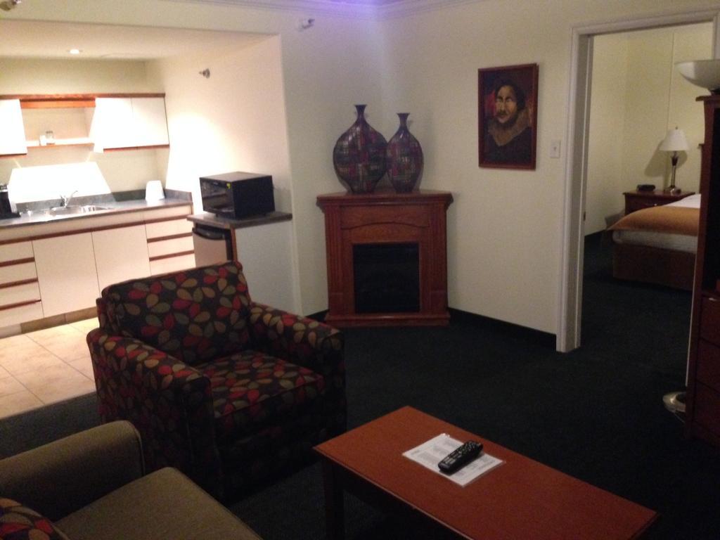 Ptarmigan Inn Hay River Rum bild