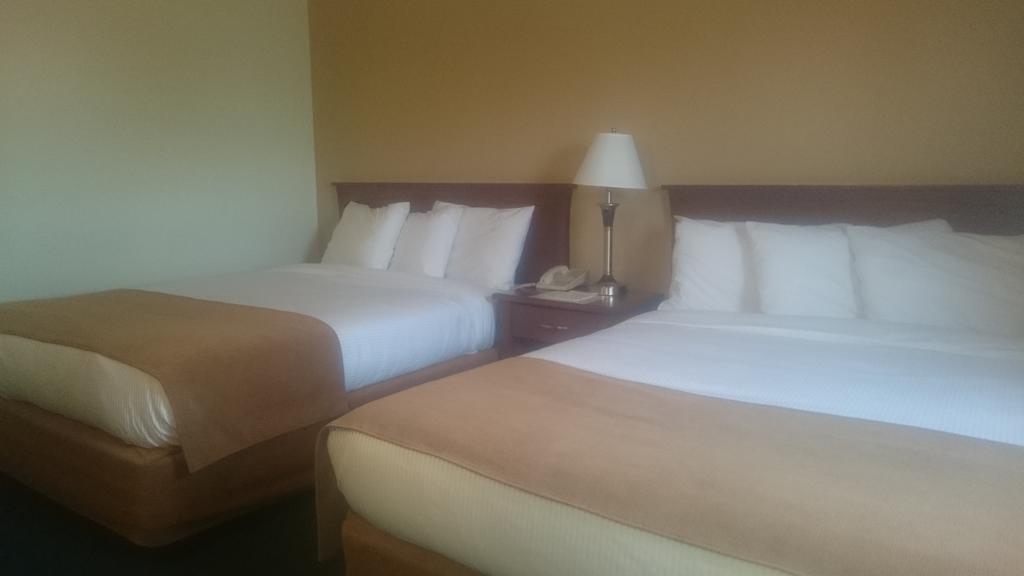 Ptarmigan Inn Hay River Rum bild