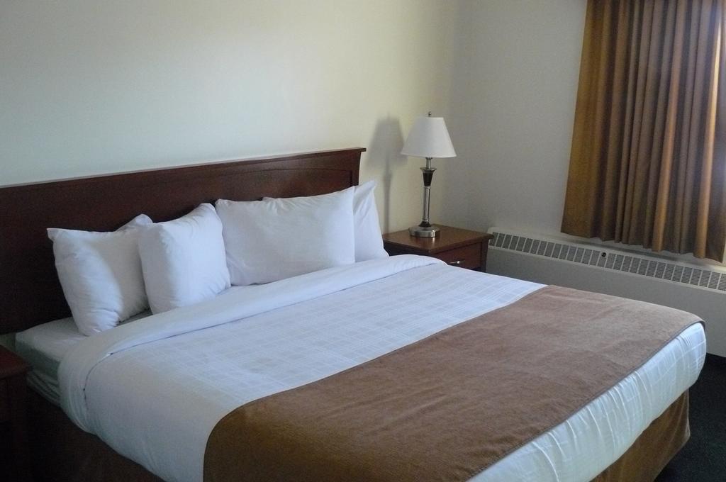 Ptarmigan Inn Hay River Rum bild