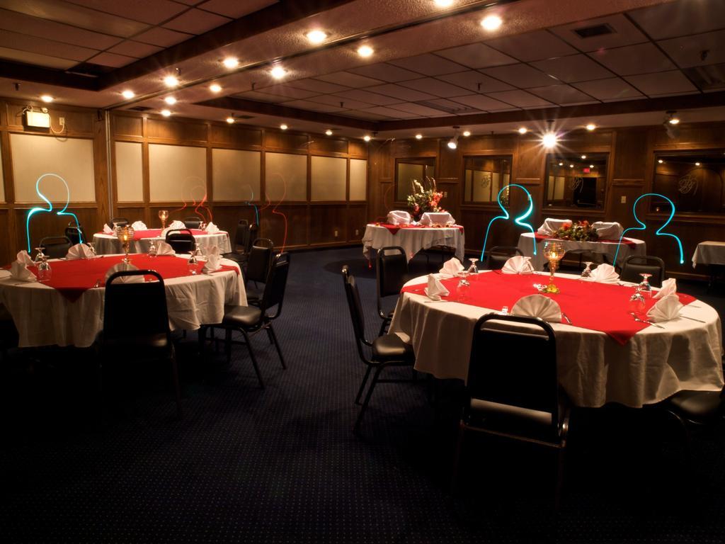 Ptarmigan Inn Hay River Exteriör bild